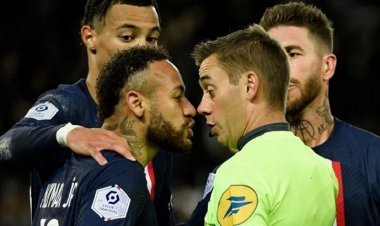 দুই মিনিটে দুই হলুদ কার্ডে লাল কার্ড পেলেন নেইমার