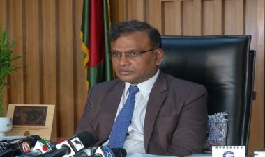 কোনো দলকে ধরে-বেঁধে নির্বাচনে আনা হবে না : ইসি