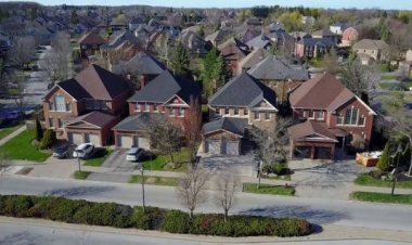 বিদেশিদের জন্য বাড়ি কেনায় নিষেধাজ্ঞা কানাডায়