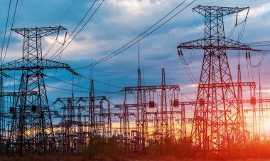 পাকিস্তানের রিজার্ভ তলানিতে; ঋণের জালে জর্জরিত বিদ্যুৎ খাত