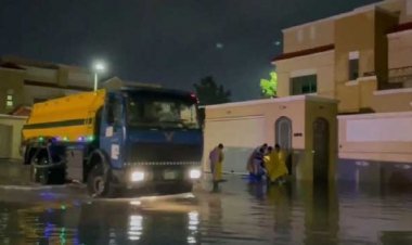 বন্যার কবলে মরুর দেশ সৌদি আরব