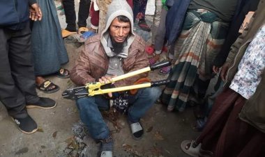 গৌরনদীতে গণধোলাই দিয়ে  ভ্যান চোরকে  থানা পুলিশের কাছে সোপর্দ