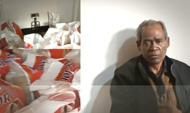 সরকারি চাল গোপনে নুরজাহান বস্তায় ভরার সময় আটক বাপ ছেলে