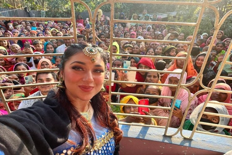 অপুকে দেখে ভক্তদের উচ্ছ্বাস