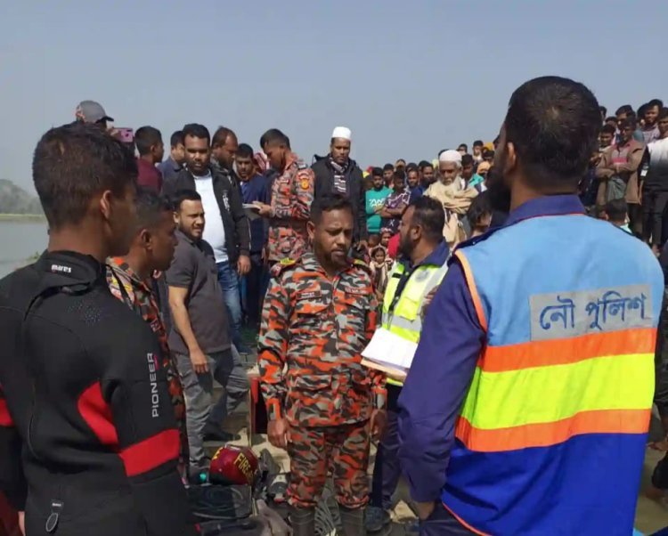 মুলাদীতে বলগেটের ধাক্কায় খেয়া ট্রলারের এক যাত্রী নিখোঁজ