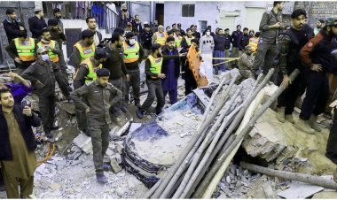 পুলিশের ছদ্মবেশে মসজিদে প্রবেশ করে আত্মঘাতী