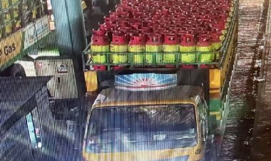 গ্যাসভর্তি সিলিন্ডারসহ ট্রাক ছিনতাই