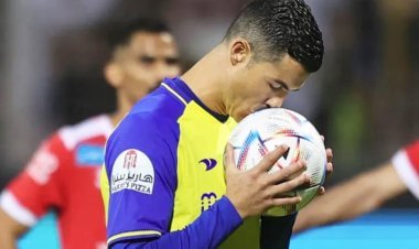 ৫শ গোলের মাইলফলকে চুমু খেলেন রোনালদো