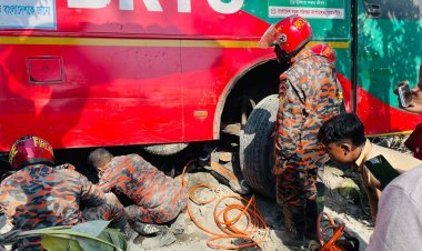 গৌরনদীতে সড়ক দূর্ঘটনায় নছিমন চালক  নিহত \ ১০ জন যাত্রী আহত