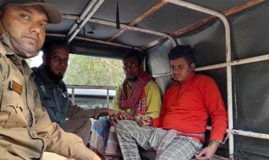 সুন্দরবনে বিষ দিয়ে মাছ ধরার সময় আটক ২