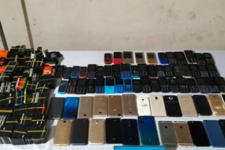 পরিত্যক্ত অবস্থায় পড়েছিল ৪০ লাখ টাকার মোবাইল
