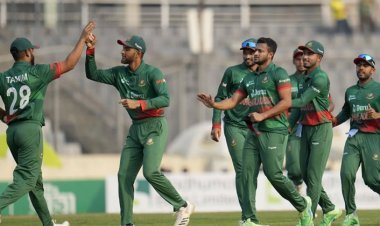 সাকিবের জোড়া আঘাতে ম্যাচে ফিরল টাইগাররা