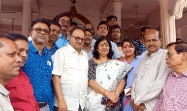 পৈত্রিক ভিটা গৌরনদীর বার্থী ঘুরে গেলেন কোলকাতা হাইকোর্টের বিচারপতি সিদ্ধার্থ রায় চৌধুরী