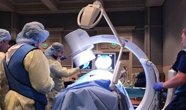 অস্ত্রোপাচারে পেট থেকে বের হলো আস্ত মদের বোতল