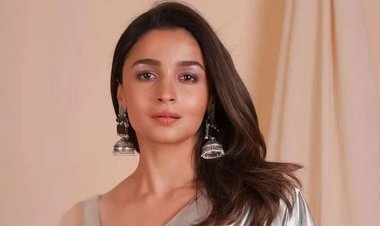 মেয়ের কাছে ২৫ বছর পরের প্রত্যাশা জানালেন আলিয়া