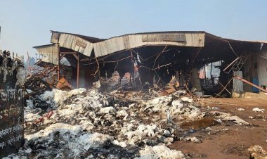 অবশেষে নিভল সীতাকুণ্ডে তুলার গোডাউনের আগুন