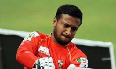 ডিবি কার্যালয়ে সাকিব আল হাসান