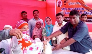 চট্টগ্রামে জাতীয় শ্রমিক লীগের ব্যনারে ইফতার সামগ্রী বিতরণ