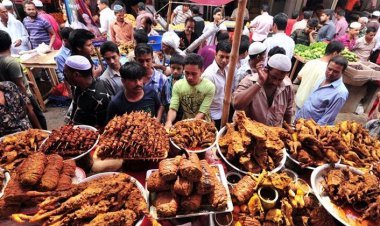 বাহারী রকমের ইফতার নিয়ে জমে উঠেছে রাজধানী