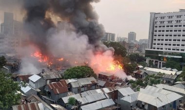 সাততলা বস্তিতে আগুন অগ্নিকাণ্ডে ক্ষতিগ্রস্তদের আর্থিক সহায়তার ঘোষণা ডিএনসিসির