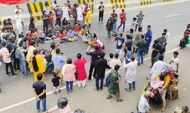 জাবি শিক্ষার্থীদের ঢাকা-আরিচা মহাসড়ক অবরোধ