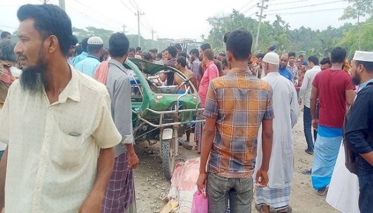 ভোলায় অটোরিকশা-বাস সংঘর্ষে কলেজছাত্রীসহ নিহত ৪