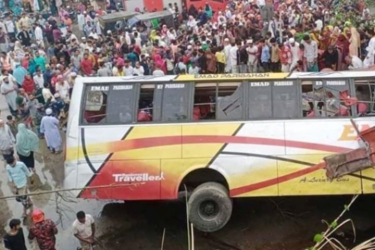 মাদারীপুরে দুর্ঘটনা; ইমাদ পরিবহনের মালিককে আসামি করে মামলা