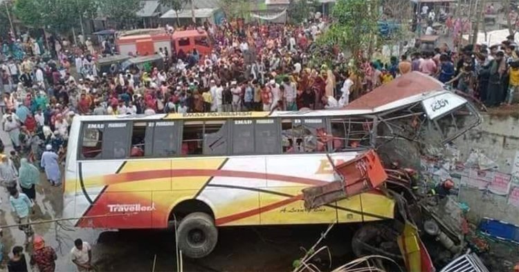 যে তিন কারণে মাদারীপুরে বাস দুর্ঘটনা