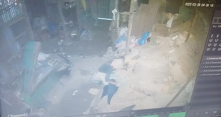 গৌরনদীতে ভাংগারী দোকানে চুরি
