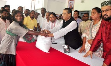 সাংসদ আবুল হাসানাত আব্দুল্লাহর নিজস্ব অর্থায়নের ইফতার সামগ্রী বিতরণ