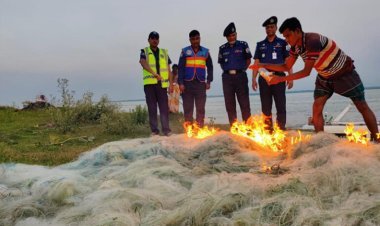 বরিশাল নৌপুলিশের অভিযানে অবৈধ জাল ও জাটকা উদ্ধার