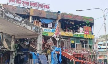 নিউ সুপার মার্কেটের আগুন সম্পূর্ণ নির্বাপণ : ফায়ার সার্ভিস