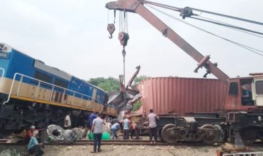 কুমিল্লায় ট্রেন দুর্ঘটনা, সোনার বাংলা এক্সপ্রেসের ৪ কর্মী বরখাস্ত