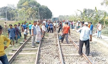 ট্রেন লাইনচ্যুত লালমনিরহাটের সঙ্গে সারা দেশের ট্রেন চলাচল বন্ধ