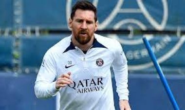 পিএসজির হয়ে রাতেই মাঠে নামবেন মেসি