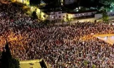 ইসরায়েলে বিচার বিভাগীয় সংস্কার ঠেকাতে আন্তর্জাতিক এয়ারপোর্ট ঘেরাও