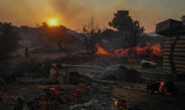 আরও মারাত্মক আকার ধারণ করেছে গ্রিসের দাবানল