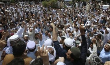 কোরআন পোড়ানোয় সুইডেনের বিরুদ্ধে বিক্ষোভ পাকিস্তানে, কূটনৈতিক সম্পর্ক ছিন্নের দাবি