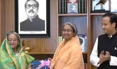 প্রধানমন্ত্রীর কাছে এসএসসি’র ফল হস্তান্তর