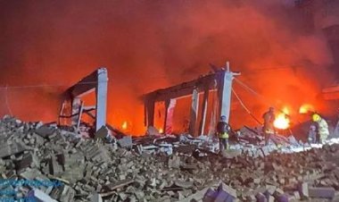 ইউক্রেনীয় হামলার জবাব দিতে নিপ্রো শহরের আবাসিক ভবনে মিসাইল ছুড়লো রাশিয়া