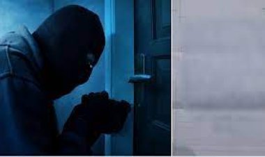 চুরির পর না পালিয়ে সিনেমার সংলাপ লিখছিলেন চোর!