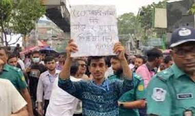 এইচএসসি পরীক্ষা পেছানোর দাবিতে রাজধানীতে বিক্ষোভ