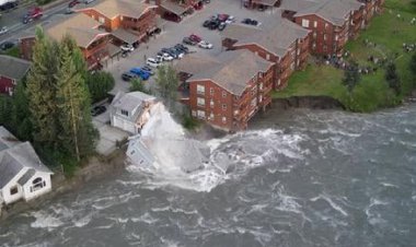 যুক্তরাষ্ট্রের আলাস্কায় ভবন ভেঙে পড়ে তলিয়ে গেলো নদীতে