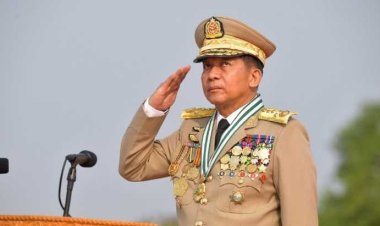 সরকারি বেসামরিক কর্মচারীদের হাতেও অস্ত্র তুলে দিচ্ছে মিয়ানমার