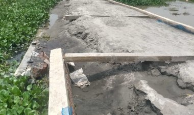 বানারীপাড়া পৌর শহরে  ধ্বসে পড়লো নির্মাণাধীন রাস্তা!