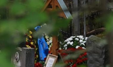 বাবার কবরের পাশে শায়িত প্রিগোঝিন