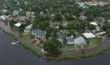 ১০০ বছরের ইতিহাসে সবচেয়ে বড় মৌসুমি ঝড়ের কবলে ফ্লোরিডা