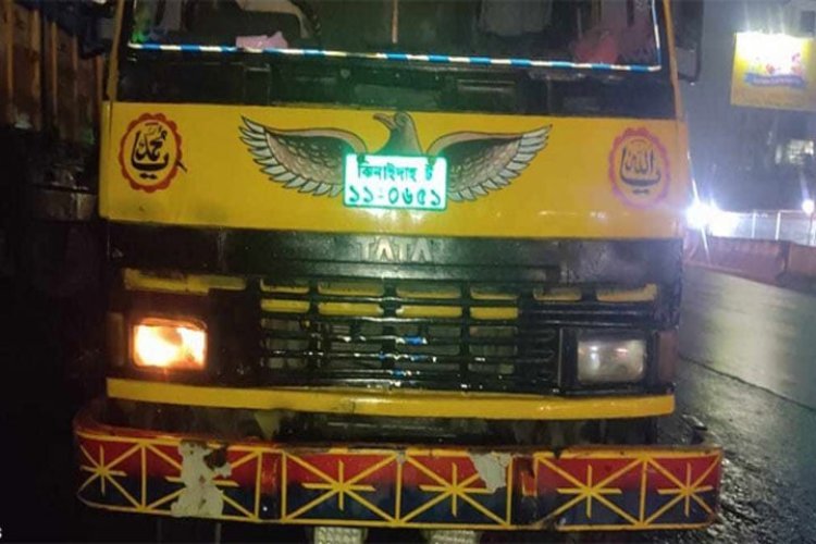 রাস্তা পারাপারের সময় ট্রাকচাপায় নিহত ২