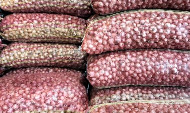 সপ্তাহের ব্যবধানে কেজিতে কত বাড়ল পেয়াজের দাম