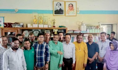 বানারীপাড়ায় বিএনপি পন্থী কলেজ  অধ্যক্ষসহ দলবেঁধে আওয়ামী লীগে যোগদান